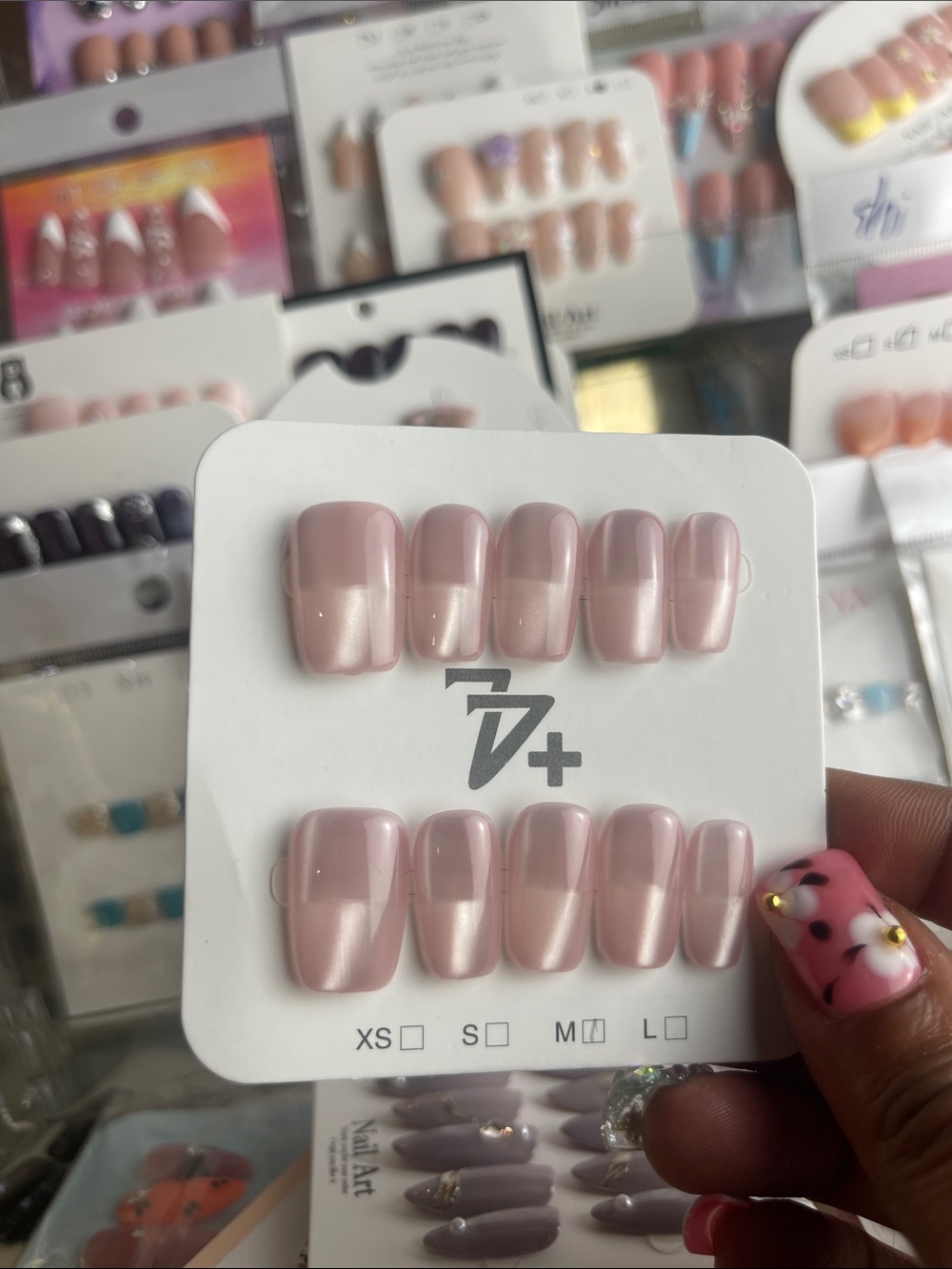 Soft Pink Pearl  Cat Eye Press-On Nails - Elegant Short Set